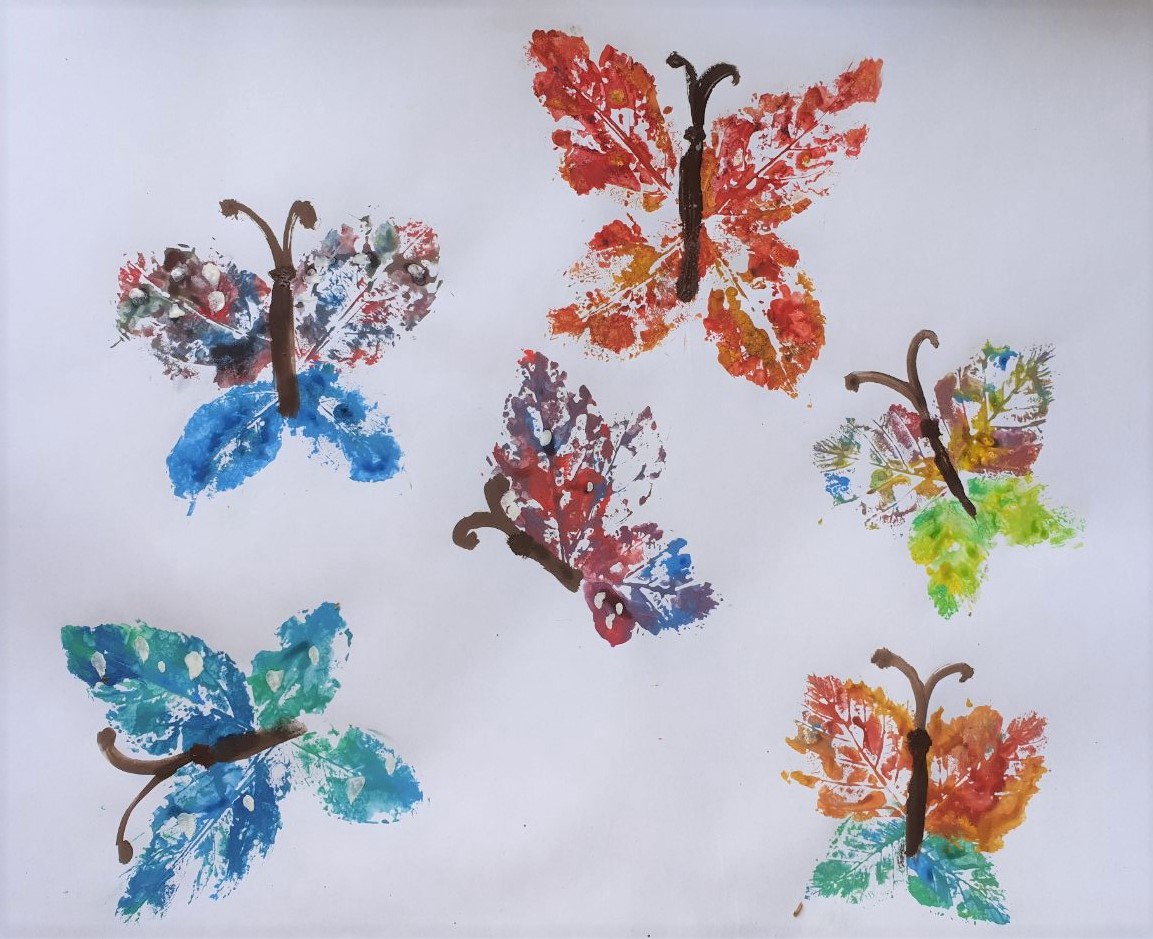A picture containing ceramic ware, fabric, porcelain

Description automatically generated