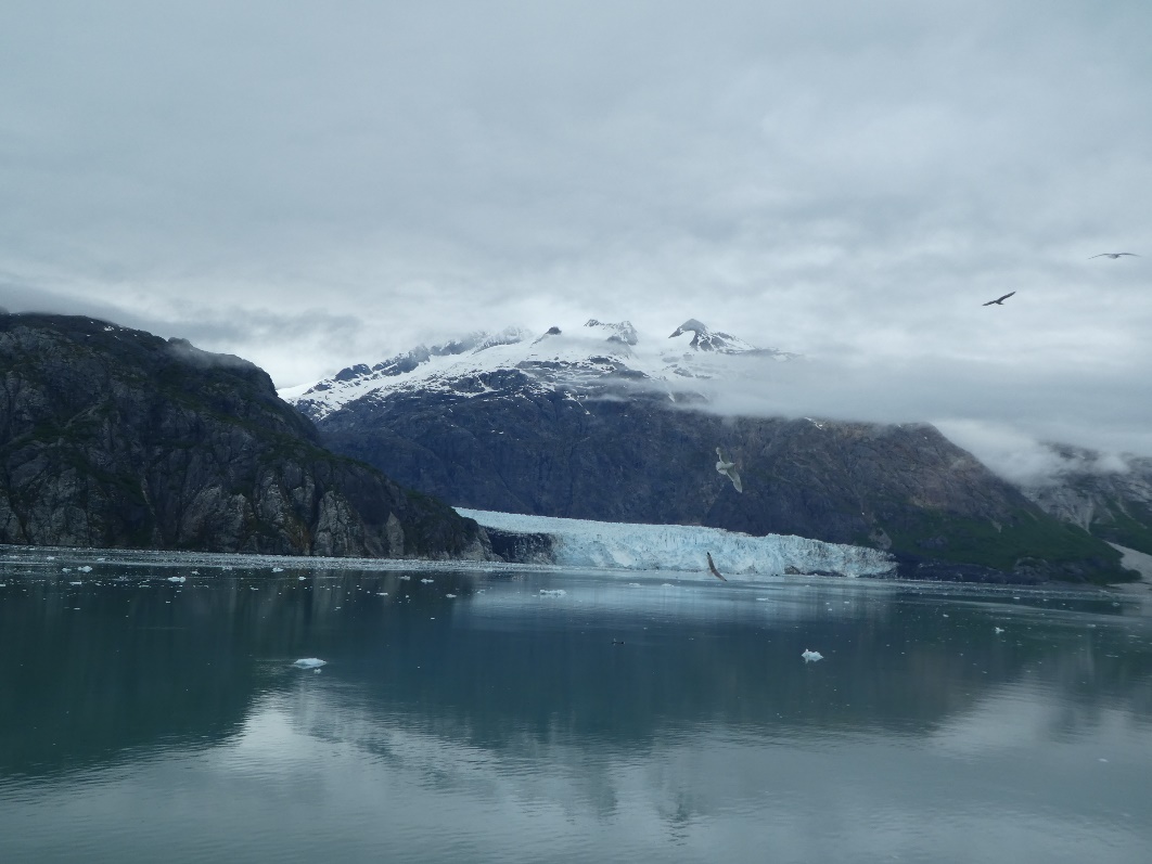 A body of water with mountains in the background Description automatically generated with medium confidence